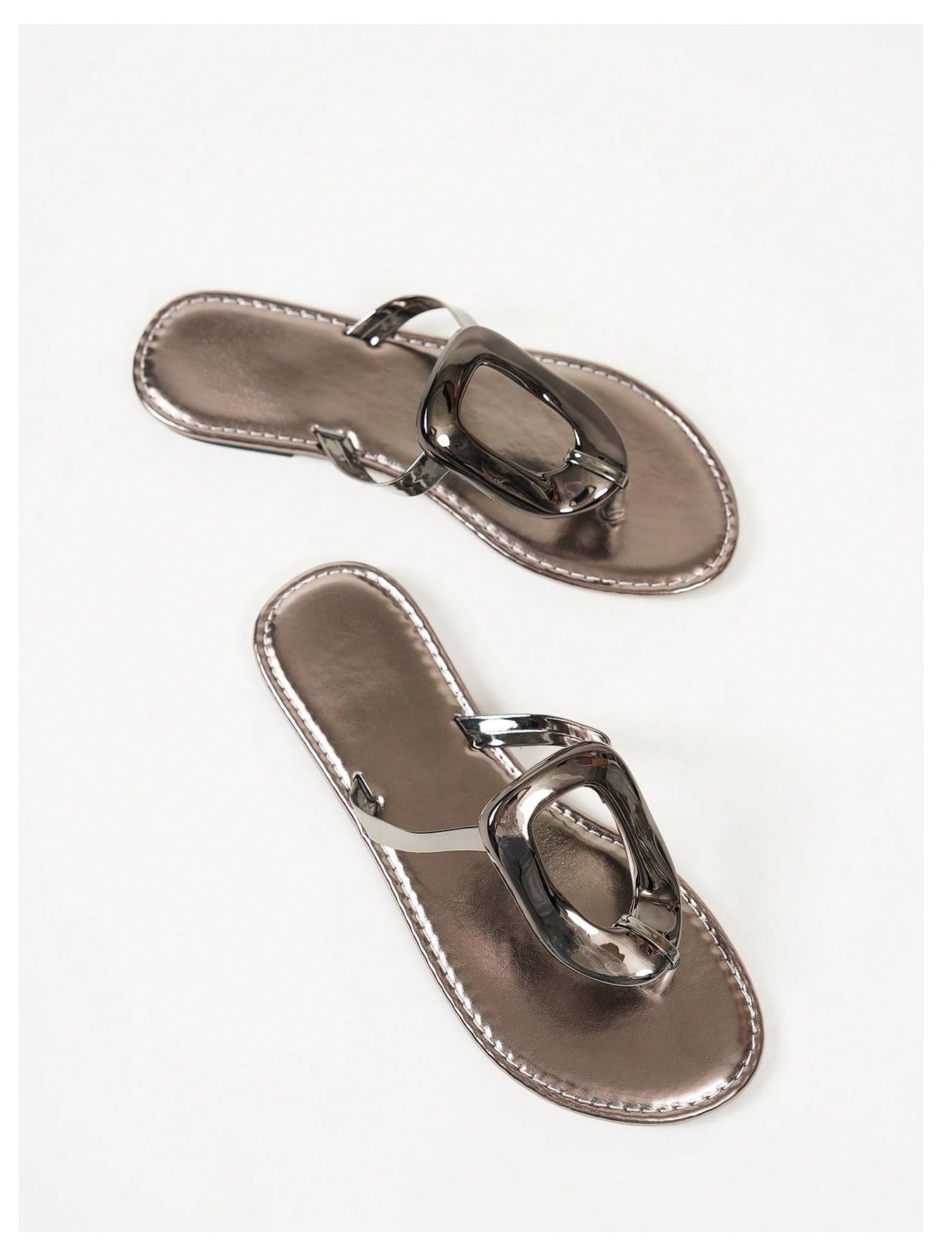 OYOANGLE Women's Metal Ring Flip Flops Metallic Open Toe Comfy Vacation Dressy Slide Sandals