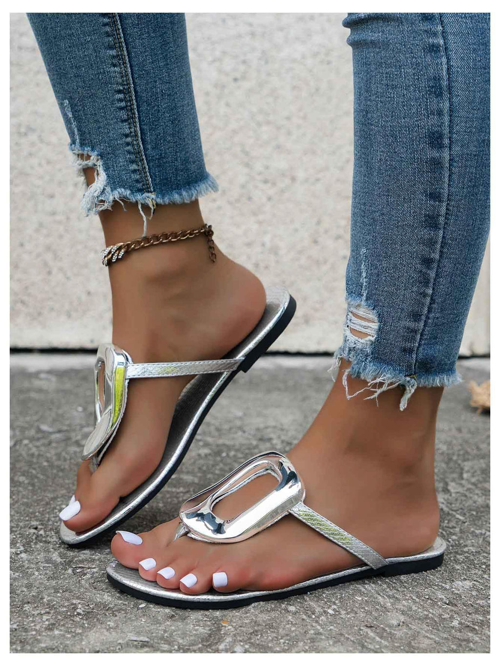 OYOANGLE Women's Metal Decor Flip Flop Thong Sandals Comfortable Slip on Flat Sandals