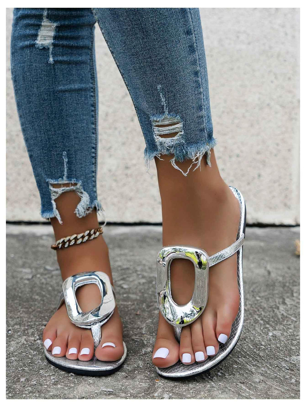 OYOANGLE Women's Metal Decor Flip Flop Thong Sandals Comfortable Slip on Flat Sandals