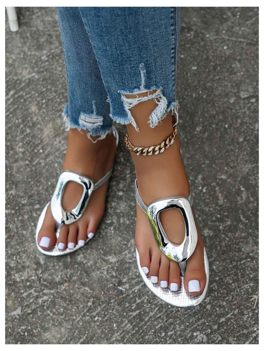 OYOANGLE Women's Metal Decor Flip Flop Thong Sandals Comfortable Slip on Flat Sandals