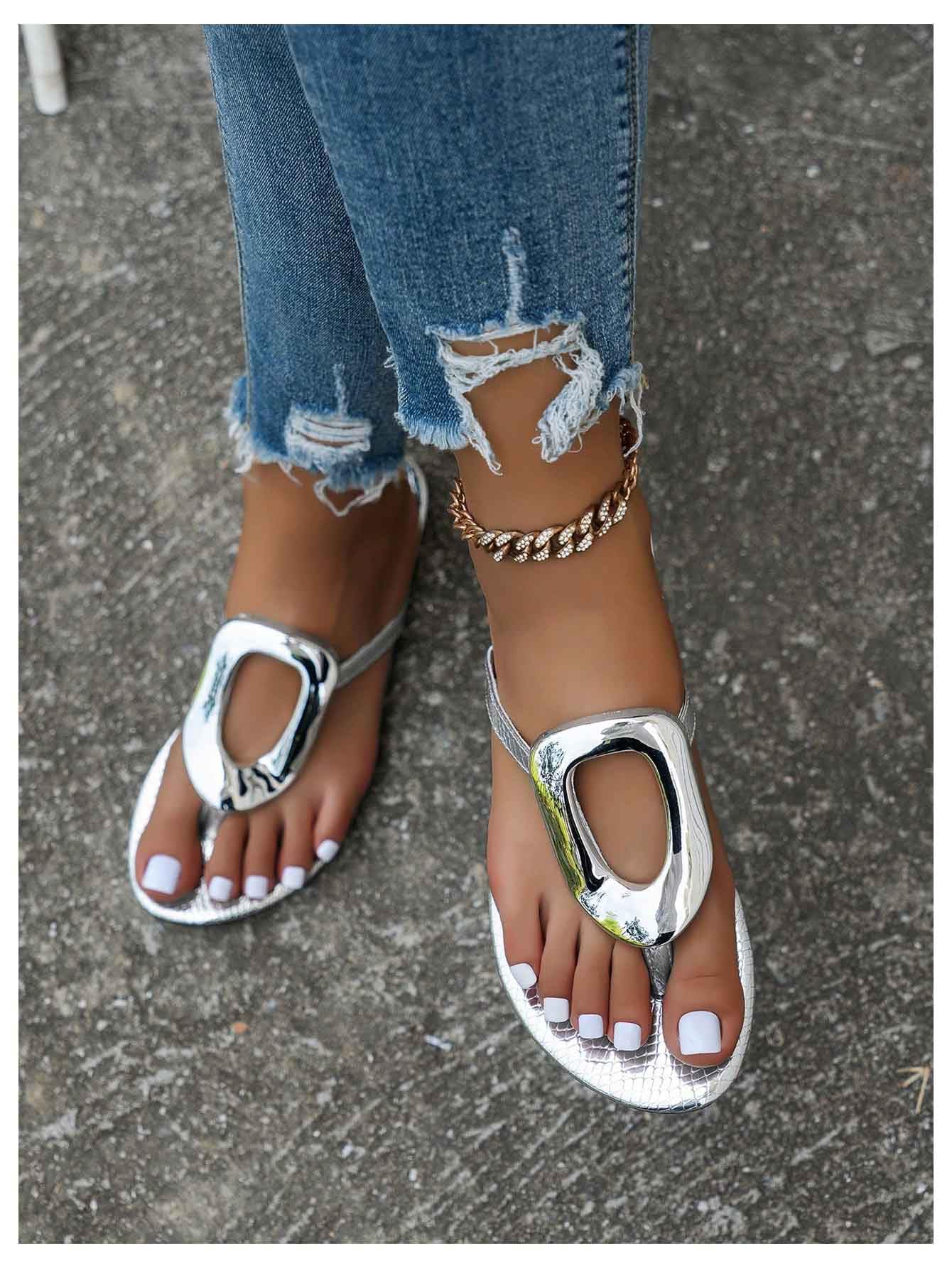 OYOANGLE Women's Metal Decor Flip Flop Thong Sandals Comfortable Slip on Flat Sandals
