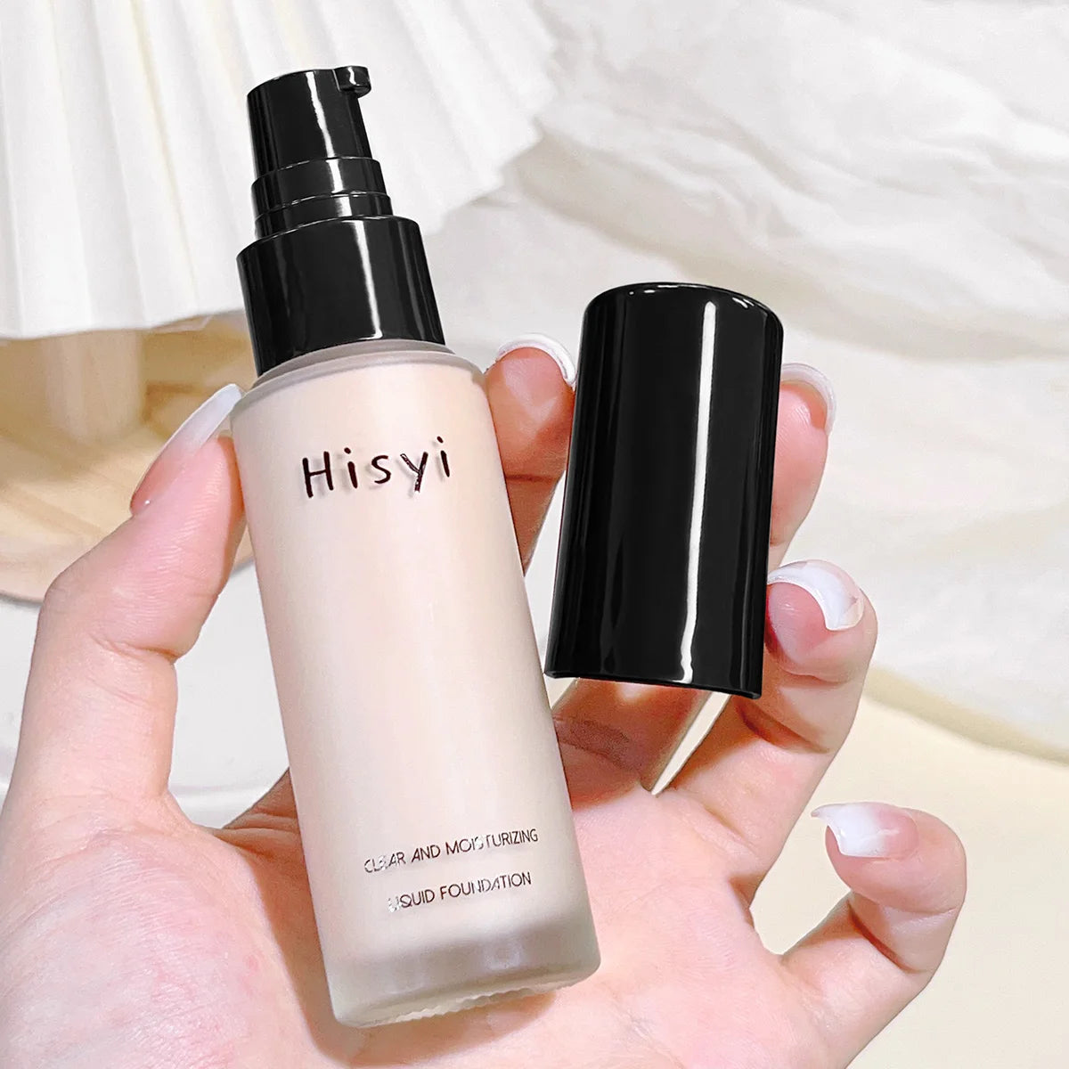Flawless Matte Liquid Foundation - Long-lasting soft mist version, smooth, even skin tone, suitable for all skin tones