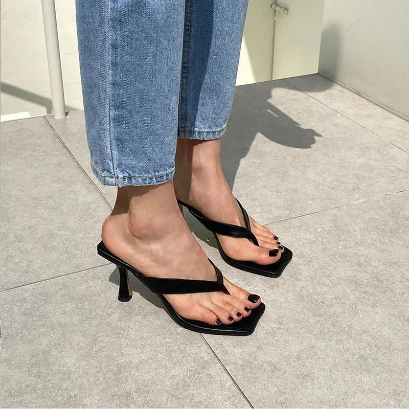 2026 Summer New Square-Toe Mid-Heel Sandals Fashion Toe-Separator Stiletto French Niche High-end Cat Sandals for Women Outdoor