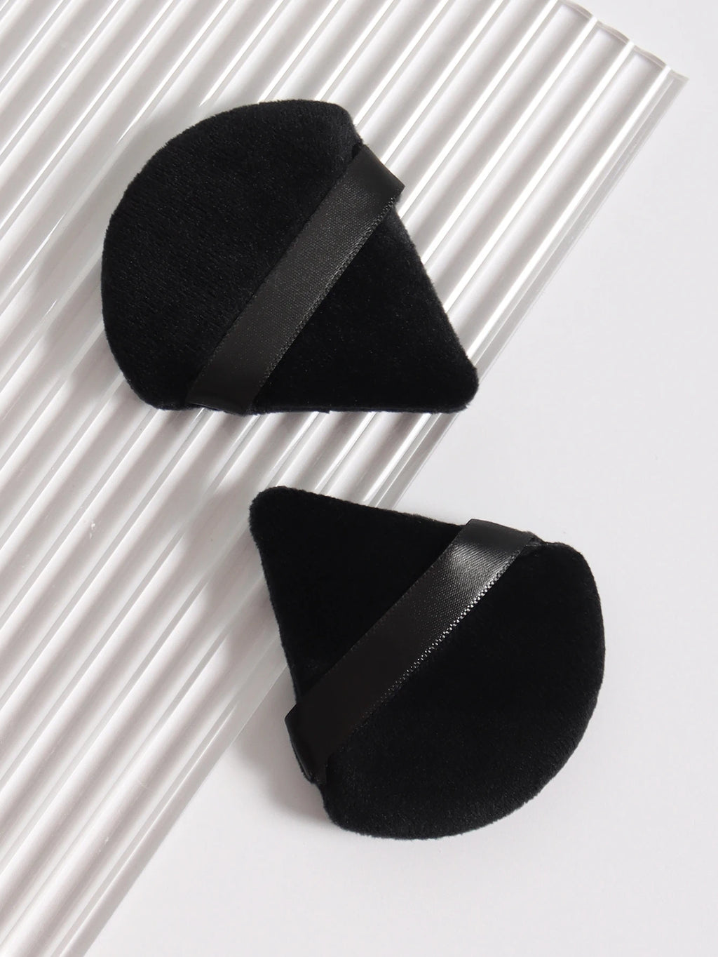 Triangular Powder Puff 20-40Pcs Is Used to Apply Loose Powder and Gently Press It onto the Face to Achieve a Setting Effect