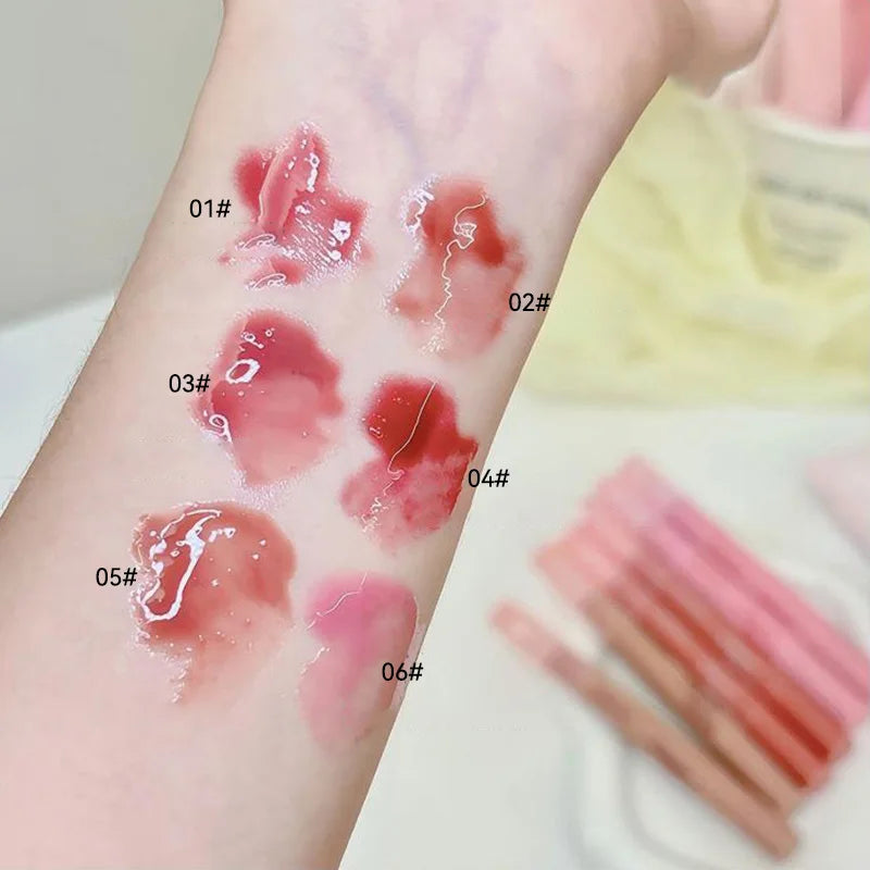 Pinkyfocus Lip Gloss Is Moisturizing, Natural, Easy to Apply, Has a Water-Gloss Finish, Does Not Stick to the Cup, Does Not Show Lip Lines, Is Non-Sticky, Enhances Lip Volume, Brightens the Complexion, High-End Versatile Kore