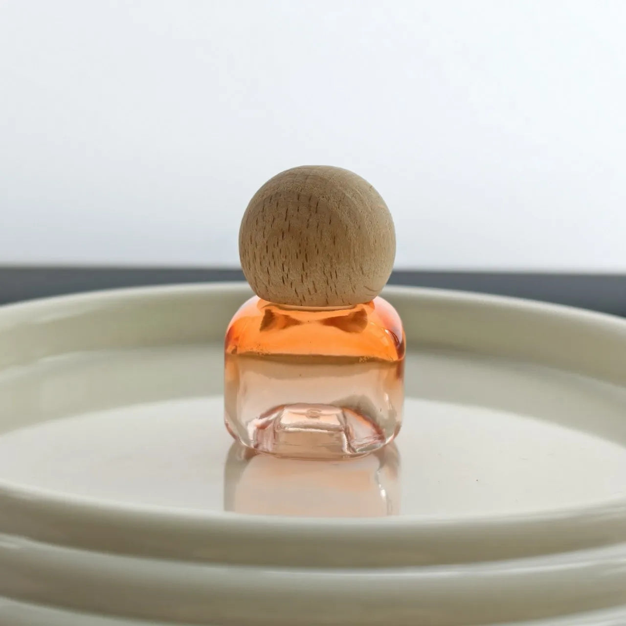 Essential Oil Glass Bottle Reusable Refillable Liquid Container Travel Size Roller Bottle Colorful Perfume Roller Ball Bottle